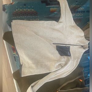 Patagonia 1/4 zip lightweight technical fleece